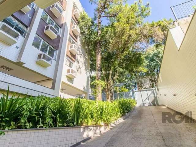 Apartamento novo de 2 dormitórios, portas de madeira, áreas condominiais com cerâmica, fachada em cerâmica, água quente de passagem, churrasqueira, zeladoria. Condomínio quase esquina com a Protásio A