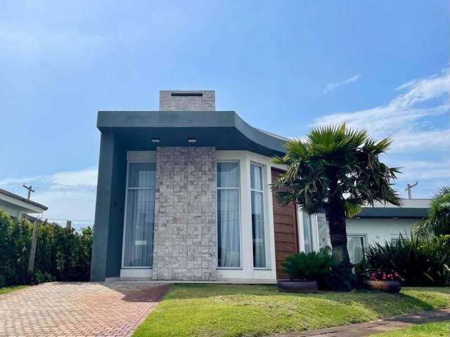 Casa com 175m², localizado no Quintas do lago em Xangri-lá.&lt;BR&gt;&lt;BR&gt;Casa térrea mobiliada e decorada composta por 4 suítes, living 2 ambientes com lareira, cozinha americana, churrasqueira,