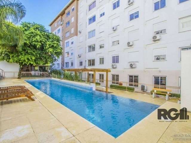 Excelente apartamento, com 3 dormitórios, sendo uma suíte, um banheiro social, living com dois ambientes, cozinha americana com churrasqueira. Móveis sob medida em cozinha, quartos e banheiros. Possui