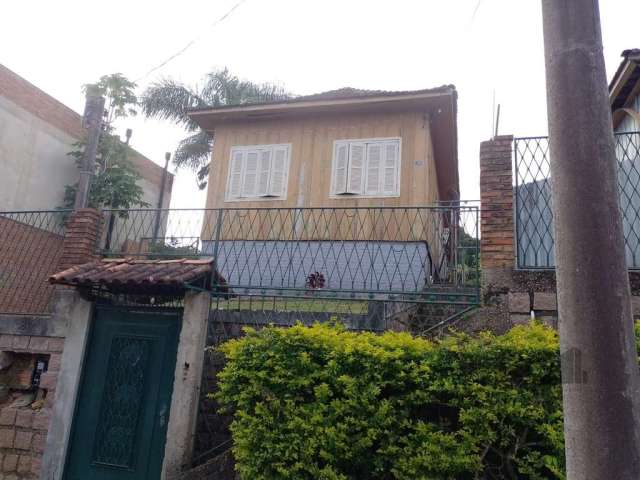 Terreno no bairro Espírito Santo - Zona Sul&lt;BR&gt;Belo terreno, acima do nível da rua, bem cuidado, pronto para receber a casa dos seus sonhos. Aproximadamente 400m da orla do Guaíba. Frente noroes