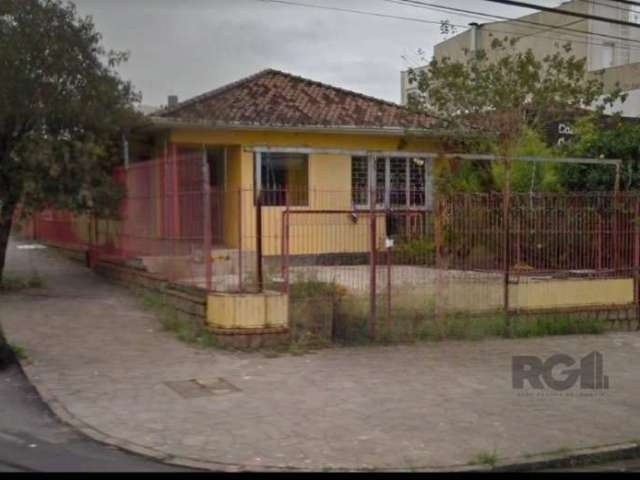 Terreno de esquina com área de 363 metros quadrados (11x32). em ponto nobre da zona norte. Localizado na Av.do Forte, esquina com a Travessa Abramo Eberle, próximo a comércios, bancos (em frente ao Ba