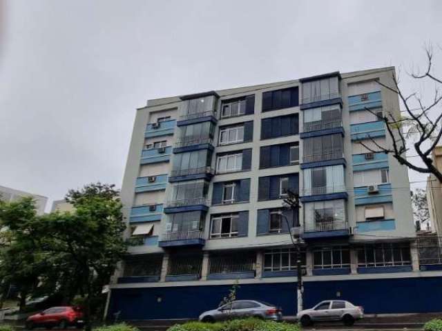 Apartamento 03 dormitórios 231,80m privativos, garagem fechada no Bairro Petrópolis