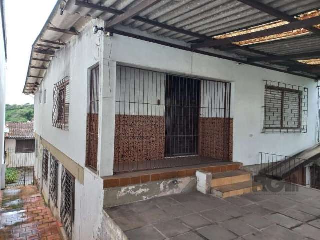 Berté  Imóveis Aluga ótima Casa na Av Cavalhada!&lt;BR&gt;&lt;BR&gt;Imóvel grande, no primeiro pavimento superior 3 quartos e 2 banheiros, sala ampla e cozinha. No segundo pavimento inferior, com depo