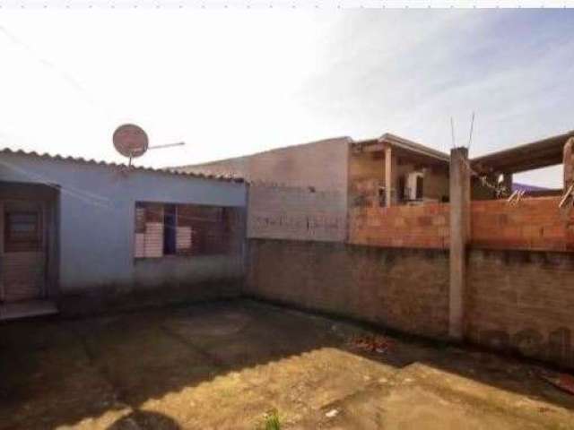 Descubra o seu novo lar na charmosa Hípica, em Porto Alegre! Esta casa com área total de 125 m² e área privativa de 50 m² oferece um espaço ideal para sua família. Com 2 dormitórios e 1 banheiro socia