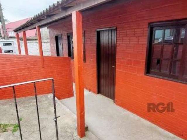 Casa 2 Dormitórios na Zona Sul!!!&lt;BR&gt;&lt;BR&gt;Imóvel com 2 salas e cozinha conjugada, 02 dormitórios e 02 banheiros.&lt;BR&gt;Recém reformada, ambiente aconchegante. bem ventilada e arejada.&lt