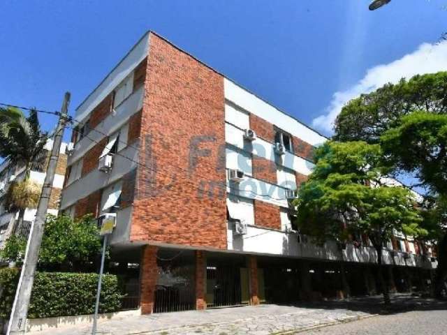 APARTAMENTO DE 3 DORMITÓRIOS - Imóvel com 120 m2, hall, living, 1 suíte, circulação, cozinha, área de serviço individual e fechada, dependência de empregada, banheiro social, banheiro auxiliar, banhei