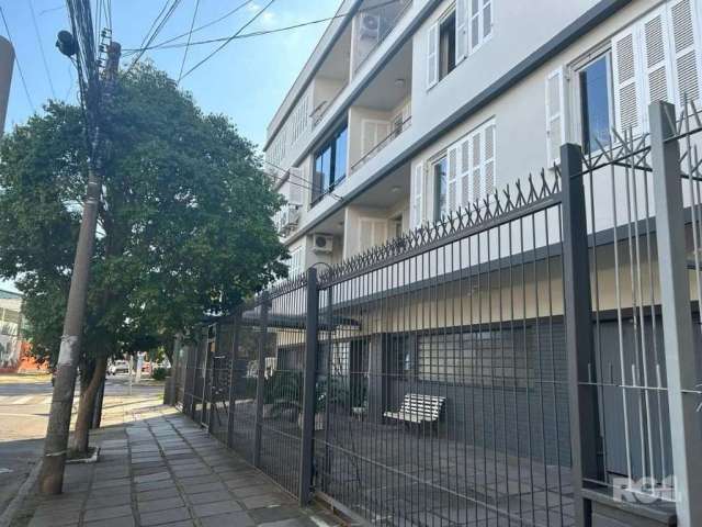 Apartamento de 1 dormitório, com sala, cozinha, banheiro,  área de serviço e pátio. &lt;BR&gt;Piso em parquet. &lt;BR&gt;Localizado na Rua Dr. João Inácio.&lt;BR&gt;Marque sua visita!