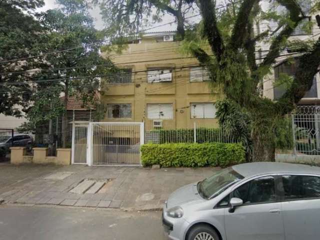 Excelente apartamento Garden no bairro Santana com 2 quartos, amplo living com pátio integrado, banheiro social, cozinha com área de serviço e pátio, 1 vaga de garagem fixa por convenção, todo reforma