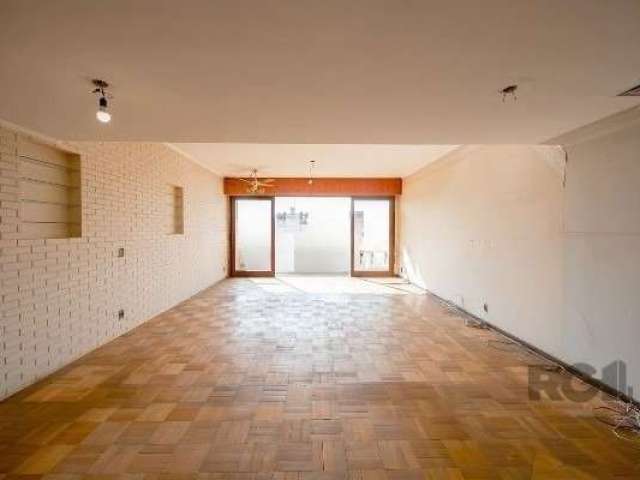 Apartamento Amplo com 3 Quartos (1 Suíte), 2 Vagas e Vista Deslumbrante no Moinhos de Vento&lt;BR&gt;&lt;BR&gt;Detalhes do Imóvel:&lt;BR&gt;Apartamento espaçoso de 195 m² privativos em andar alto, com