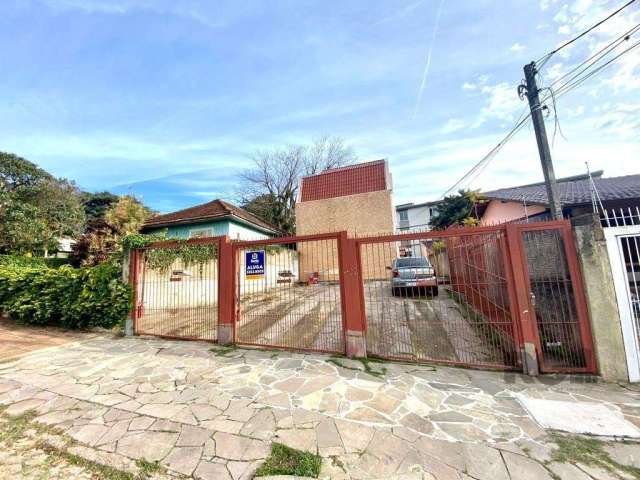 Sobrado em condomínio , com 03 dormitórios, em ótima localização no bairro Teresópolis, próximo a todos recursos, possui sala, copa conjugada com cozinha, lavabo, banheiro e área de serviço. &lt;BR&gt