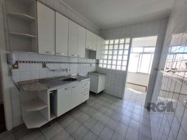 Este é o apartamento perfeito para quem busca conforto e praticidade. Totalmente reformado e com excelente posição solar, este imóvel é ideal para você e sua família.&lt;BR&gt;- 2 dormitórios bem ilum