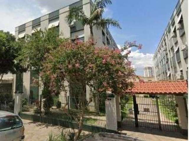 Amplo Apartamento de 3 Dormitórios, Reformado, bairro vila Ipiranga, com 91m2 área privativa, 2 lances de escadas, sol da manhã, sala para dois ambientes, ampla cozinha mobiliada com área de serviço s