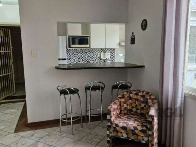 Apartamento de 2 dormitórios, todo mobiliado, oferece um ambiente confortável e pronto para morar, ideal para quem busca praticidade e aconchego. Localizado no bairro Bom Fim, um dos mais charmosos e 