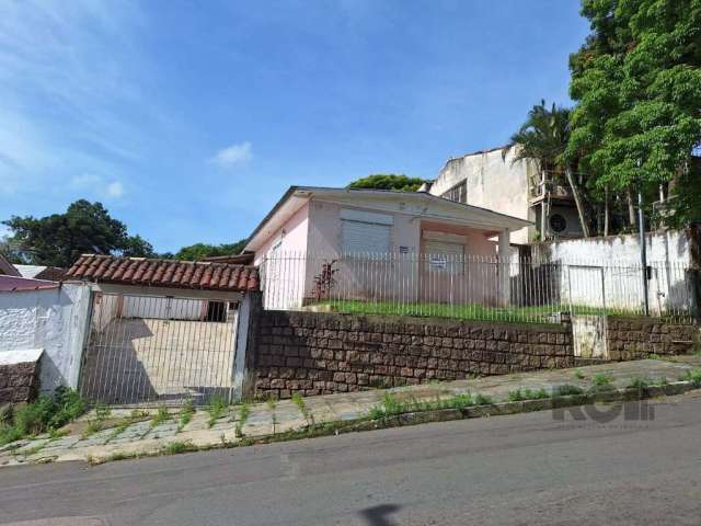 Terreno com casa de 3 quartos, vaga de garagem, no bairro Ipanema, Porto Alegre/RS&lt;BR&gt;  &lt;BR&gt;Esta encantadora casa de 108m² possui 3 dormitórios espaçosos, uma sala de estar bem iluminada, 