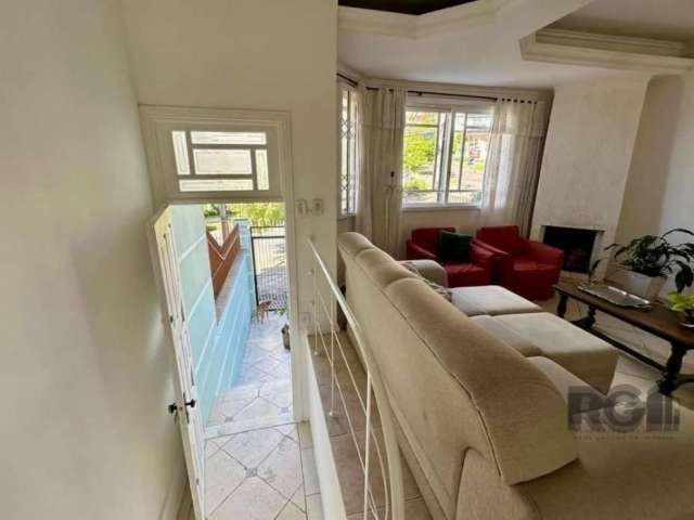 Belíssima casa de 3 dormitórios no bairro Vila Assunção!!&lt;BR&gt;Imóvel espaçoso com sala de estar e jantar, ambiente social aberto, cozinha,3 dormitórios sendo uma suíte, escritório e 4 banheiros &