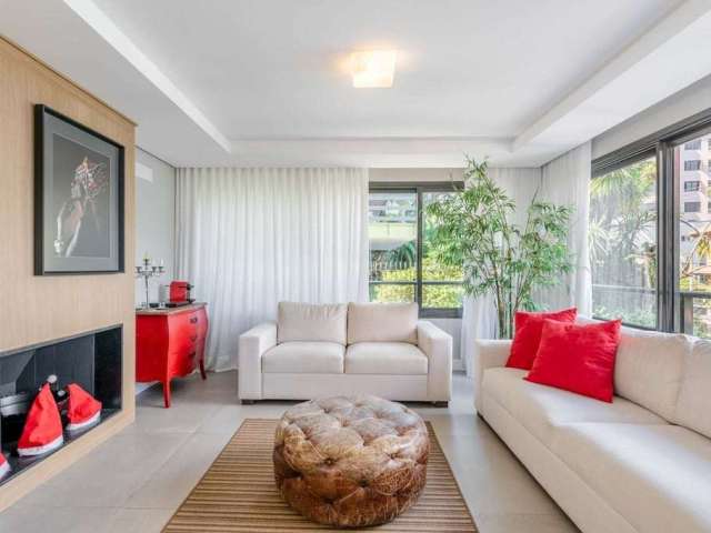 Apartamento Garden semi mobiliado com 369m² privativos com 3 suítes e 3 vagas de garagem no bairro Moinhos De Vento. Imóvel possui amplo living para três ambientes, lareira, lavabo, cozinha americana 