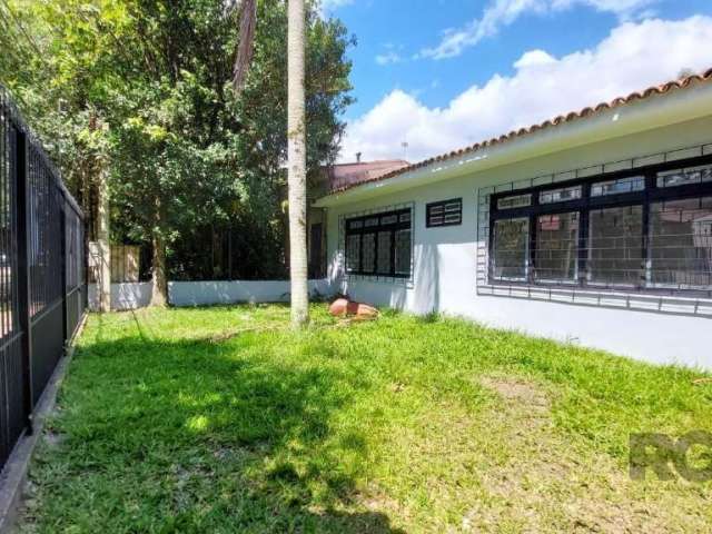 Duas casas térreas lindas e reformadas no bairro Ipanema. &lt;BR&gt;&lt;BR&gt;Casa da frente térrea conta com sala espaçosa com lareira e parede linda de pedras naturais, lavabo, 03 dormitórios, sendo