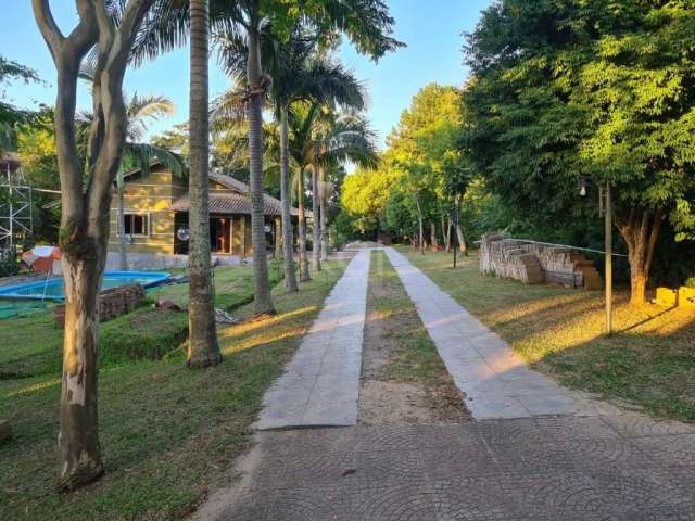 Chácara com 60.000,00 m² bem localizada no Loteamento Rural Palermo, com casa de 138,00 m², Quiosque com 110,00 m², piscina, casa de caseiro, galpão com baia, maquinário,  incluindo trator, galinheiro