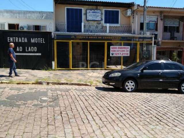 Casa sobrado :Piso inferior  3 dormitórios, 2 banheiros, cozinha, área de serviço, vaga para 3 carros(banheiro). Piso superior 2 dormitórios, banheiro, sala conjugada, cozinha. Perto da Av.Oscar Perei