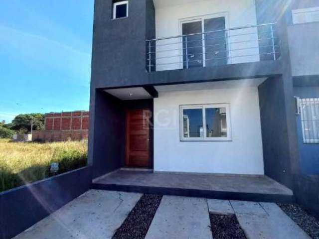 Ótimo sobrado no Bairro Hípica, com três dormitórios, sendo uma suíte, todos com sacada e parapeito em inox. Amplo living com lareira, lavabo, cozinha em conceito aberto,  escada com granito e corrimã