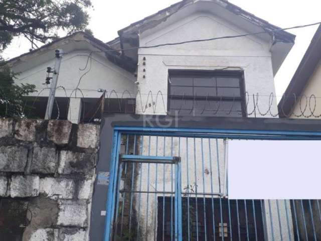 Casa antiga localizada no bairro Medianeira, em frente a nova perimetral, imóvel com potencial para comércio ou moradia, obras da perimetral aceleradas.