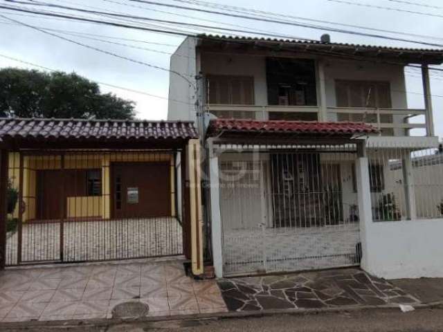 Ótima casa no bairro Campo Novo na zona sul de Porto Alegre.&lt;BR&gt;&lt;BR&gt;São 4 dormitórios sendo 1 suíte com sacada. &lt;BR&gt;Amplo living com lareira e lavado. &lt;BR&gt;Cozinha com móveis so