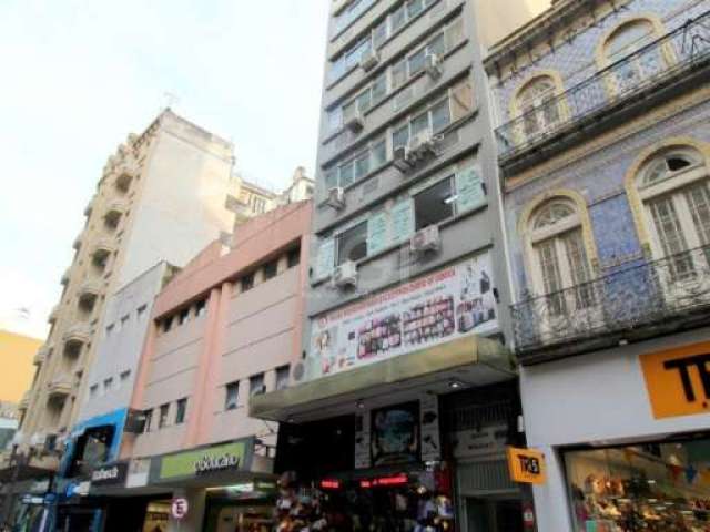 Ótima sala comercial de fundos, com 55m² , composta por recepção, duas salas e banheiro. Edifício com portaria 12hrs e elevador. Bem localizada no centro de Porto Alegre, entre as Ruas Mal Floriano Pe