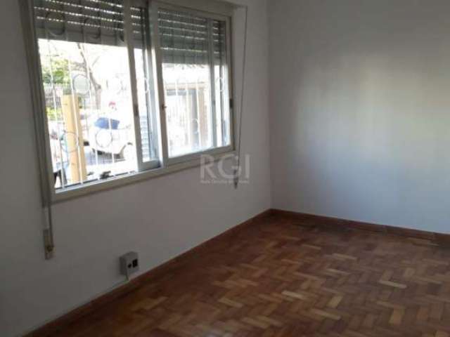 OPORTUNIDADE - no coração do bairro Rio Branco      &lt;BR&gt;    &lt;BR&gt;Excelente apartamento térreo, desocupado, bem iluminado, dom dois dormitórios, lindo piso parquet, living estar e jantar, co