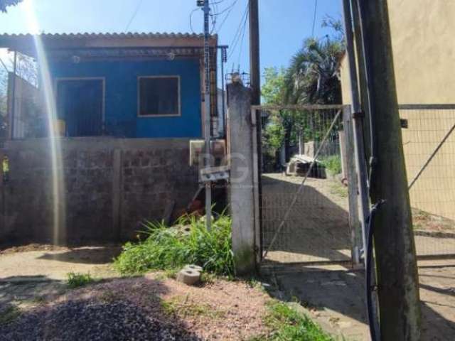 Casa em Belém  Novo, terreno medindo 11x50,  em aclive, com ótima localização, bem próximo de todos os recurso que o bairro oferece e poucos minutos da orla do Guaíba. Agende sua visita e surpreenda-s