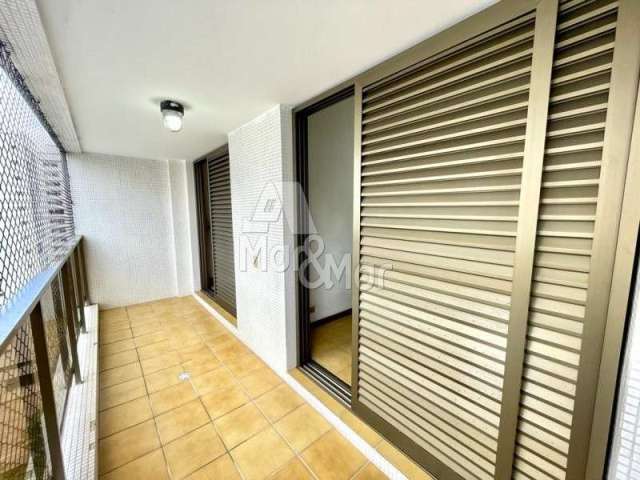 Apartamento à 1 Quadra da Praia das Pitangueiras, Guarujá-SP