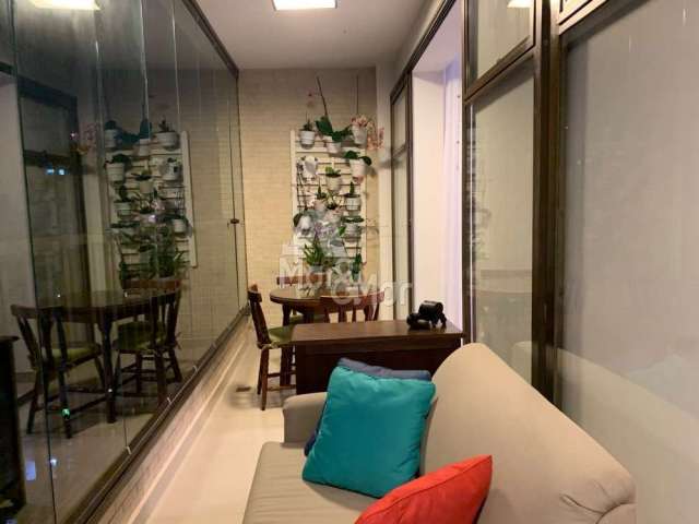 Apartamento na Praia das Pitangueiras, Guarujá - SP