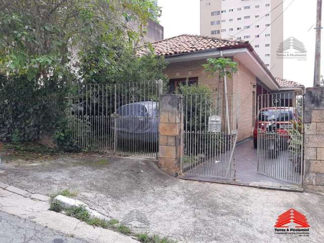 Casa a venda ao lado do parque da aclimação com terreno de 625 m2 e 5 vagas de garagem com outra casa nos fundos.