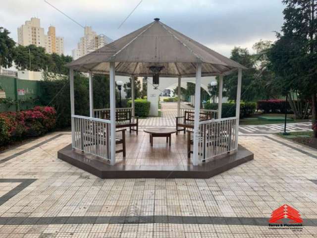 Apartamento à venda Móoca com 70 m2 3 dormitórios, 1 banheiro 1 vaga, sacada. Móveis planejados em todos os ambientes. Lazer completo. Próximo ao met