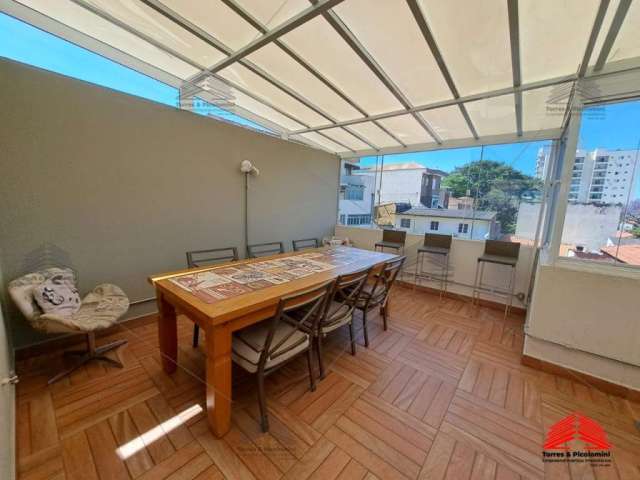 Casa à venda na Vila Prudente, com 134m², 2 quartos sendo 2 suítes, 3 banheiros, 2 vagas, condomínio com churrasqueira, próximo do metrô