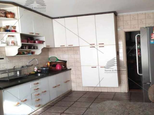 Apartamento na av.Paes de Barros proximo a rua Jumana contendo 2 amplos dormitorios sala cozinha area serviço e dep.compl.de empregada