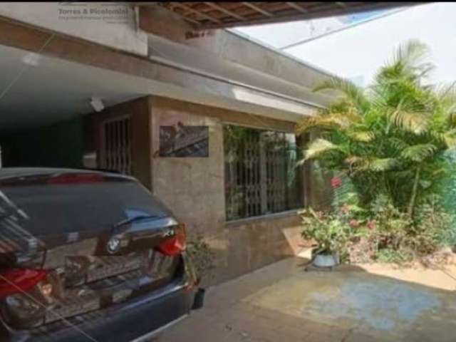 Casa Térrea a venda na Vila Prudente com 2 Dormitórios, Suíte, 3 Vagas de Garagem à 500 metros do Metrô Vila Prudente