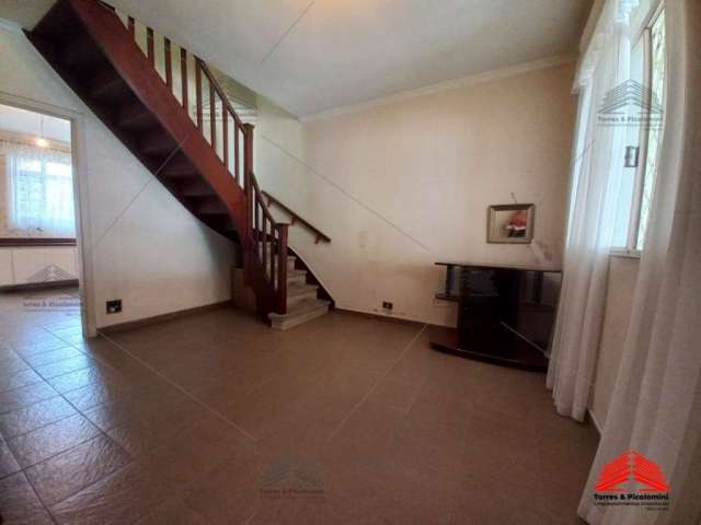 Sobrado de 130m² a venda na mooca, com 3 dormitorios, sendo 1 suite com closet, quarto no subsolo, área de serviço, uma cozinha grande, lavanderia