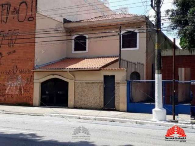 Casa à venda Mooca com 300 metros de área construída, sendo 4 dormitórios 2 banheiros vagas para 6 carros. Terreno 7x30 totalizando 210 metros.