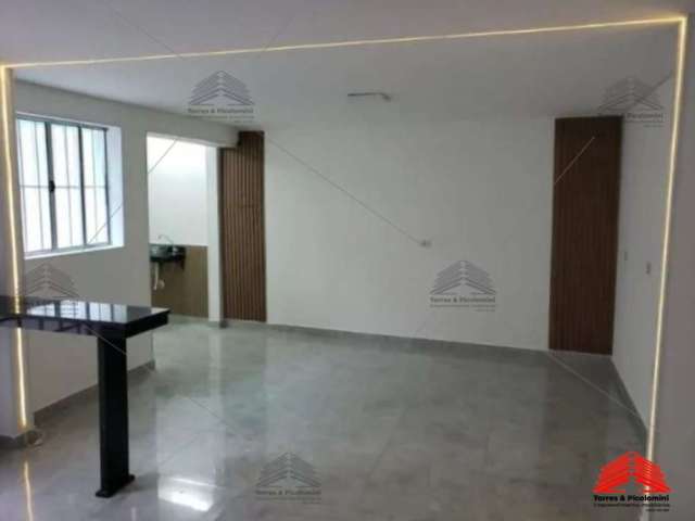 Casa Térrea Vila Maria com 151 metros, 3 Dormitórios, Suíte, Lavabo, Cozinha com Dispensa, Quintal com espaço Gourmet, 1 Vaga. Toda Reformada