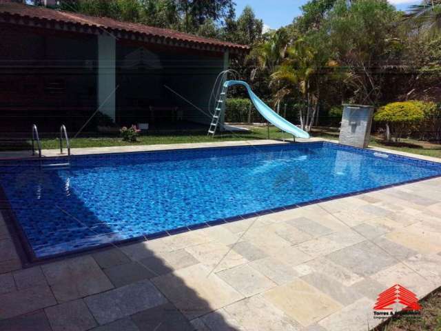 Sitio a venda em Cotia, 4 dormitorios, 2 suites, piscina, churrasqueira, frente pro lago, varanda, lareira, canil