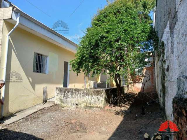 Casa Terréa à venda, 268 m², 02 quartos, sala, cozinha, banheiro, 02 vagas, quintal com jardim,lavanderia externa, rua tranquila, acesso à Salim Maluf