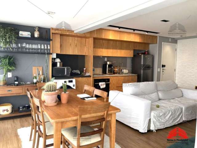 Apartamento de 66 m² a venda na Vila Marina, com 2 dormitórios sendo 1 suíte, 2 banheiros, cozinha americana, lavanderia, mobiliado, varanda, academia