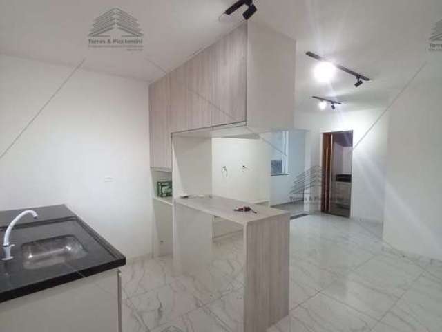 Studio de 35 m² a venda na Vila Califórnia, com 1 dormitório, 1 banheiro, cozinha planejada, lavanderia, área de serviço, mobiliado