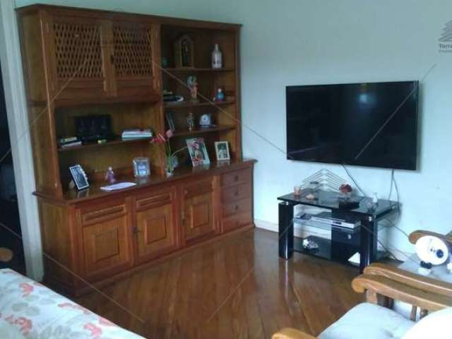 Casa de 264 m² a venda no Ipiranga, com 3 dormitórios, 2 banheiros, cozinha planejada, lavanderia, área de serviço, despensa, 3 vagas de garagem