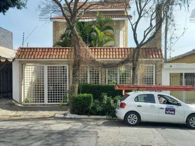 Sobrado de 640 m² a venda na Vila Prudente, 5 dormitórios sendo 2 suítes, 6 banheiros, cozinha planejada, lavanderia, sala para 2 ambientes, 8 vagas