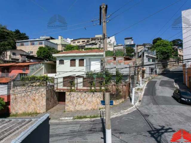 Casa à venda na Penha de França, SP: 2 quartos, 2 salas, 2 banheiros, 2 vagas de garagem! 100 mtos área útil.