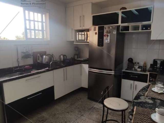 Casa Térrea na Vila Prudente, com 6 dormitórios, sala, cozinha planejada, 5 banheiros, churrasqueira e área de serviço