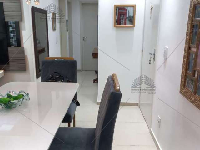 Apartamento à venda em Mauá, no Bairro Parque São Vicente, com 2 dormitórios, cozinha planejada, 1 vaga, 44 m² de área