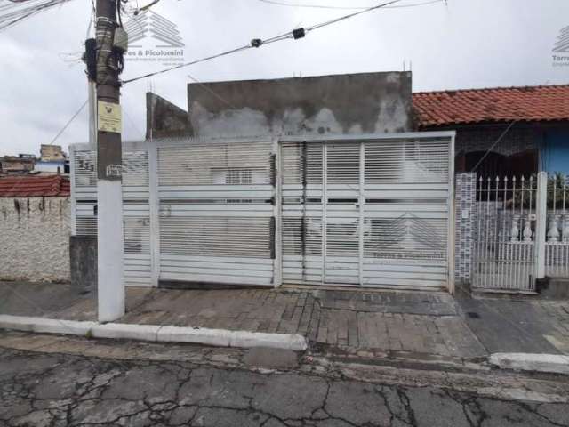 Casa Reformada a Venda na Vila Maria Alta, 3 Dormitórios, Sala, Cozinha, Suíte, Lavanderia,  com Banheira. 2 vagas na garagem.