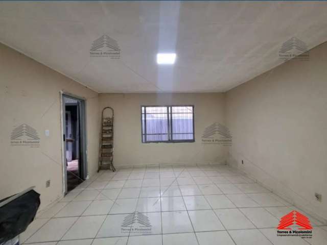 Sobrado de 154 m² a venda na Vila Prudente, com 2 dormitórios, 1 banheiro, lavanderia, área de serviço, 2 vagas de garagem, quintal, corredor lateral